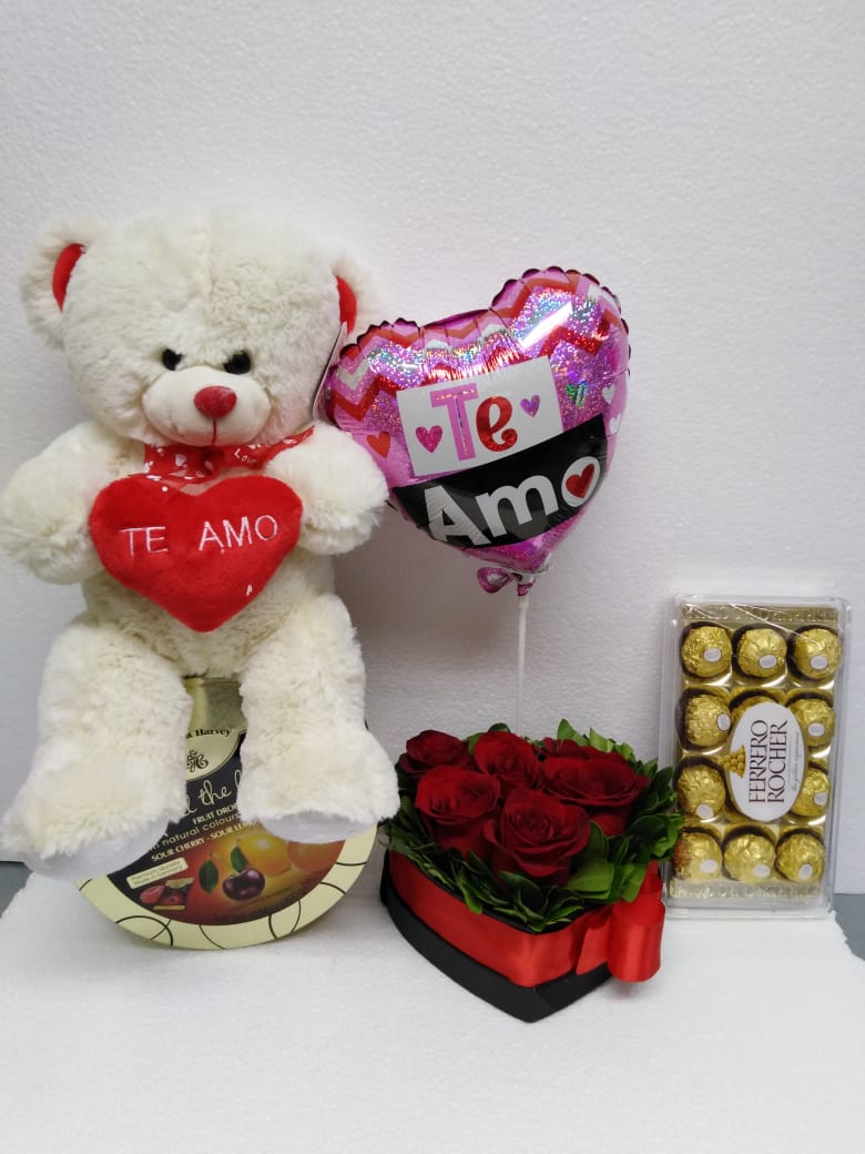 Caja corazn con 6 Rosas ms Bombones Ferrero Rocher 150Grs, Peluche con corazn 30cm, Caramelos Mix 400grs y Globito 